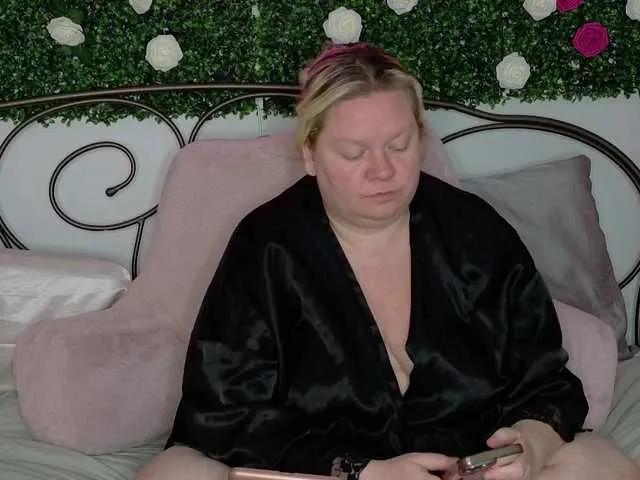 NatashaCeratti – webcam model profile photo Image 4
