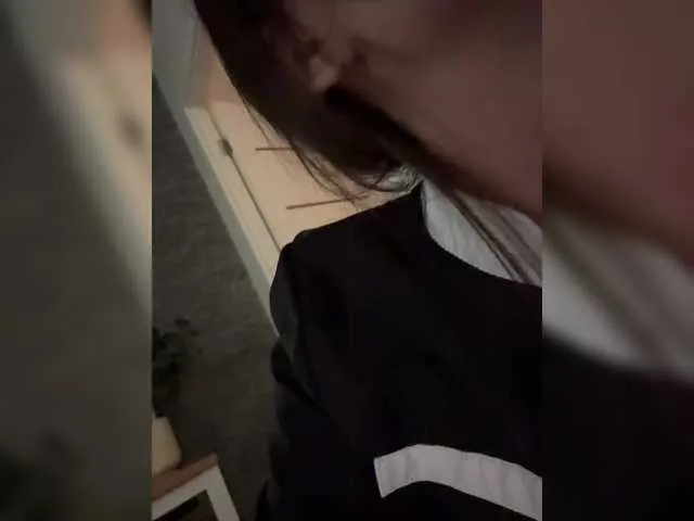 Mara – webcam model profile photo Image 5