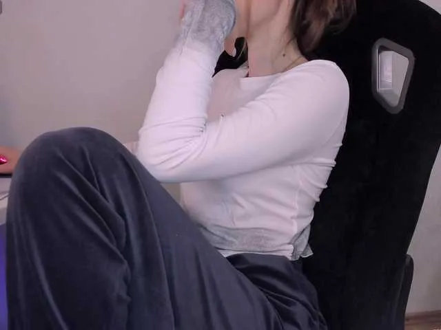 ChloeWills – webcam model profile photo Image 8