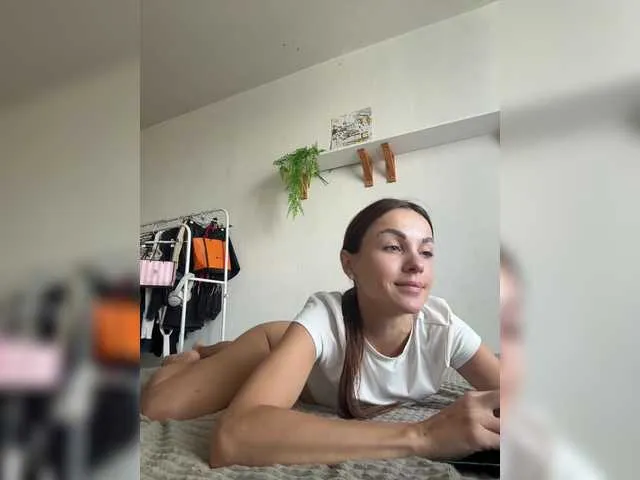 RoxyBuch – webcam model profile photo Image 18
