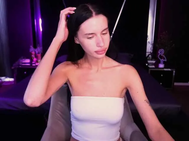 MiraKova – webcam model profile photo Image 13