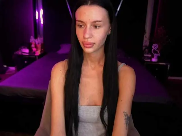 MiraKova – webcam model profile photo Image 16