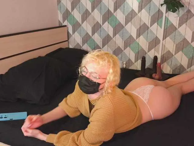 Stephania – webcam model profile photo Image 19