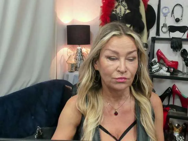 aly_golden_ – webcam model profile photo Image 10