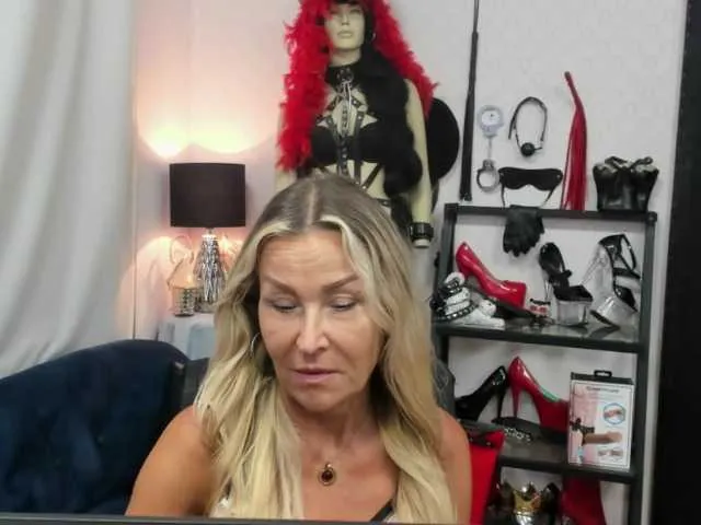 aly_golden_ – webcam model profile photo Image 11