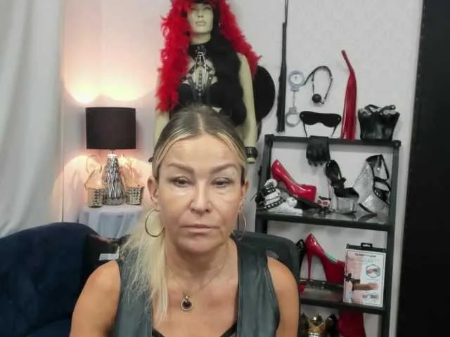 aly_golden_ – webcam model profile photo Image 14