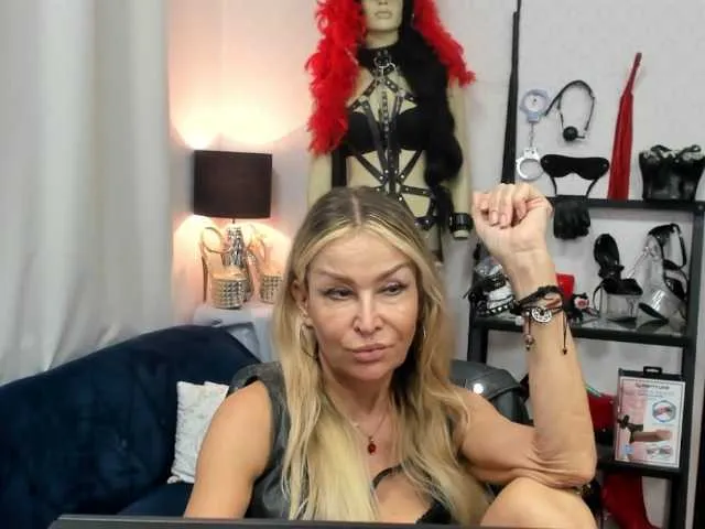 aly_golden_ – webcam model profile photo Image 3