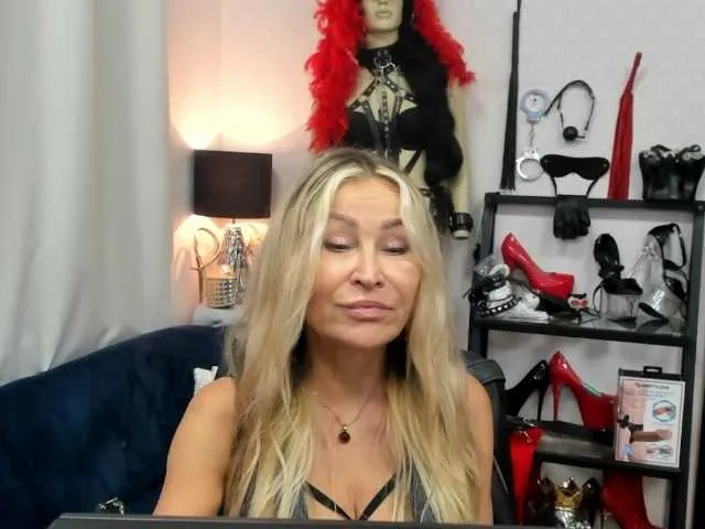 aly_golden_ – webcam model profile photo Image 4