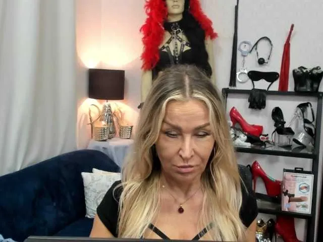 aly_golden_ – webcam model profile photo Image 5