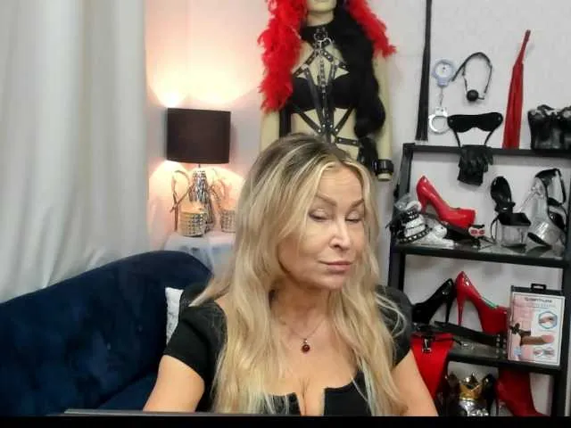 aly_golden_ – webcam model profile photo Image 6