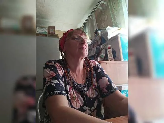 MiraKova – webcam model profile photo Image 17