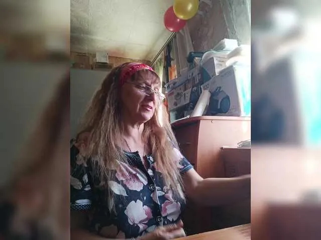 MiraKova – webcam model profile photo Image 19