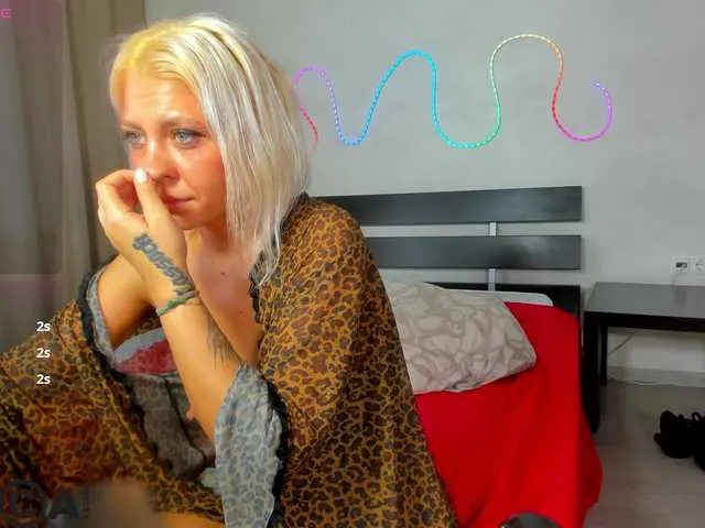 riri__nyan_o0 – webcam model profile photo Image 7