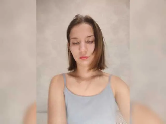 Yiyi-707 – webcam model profile photo Image 11