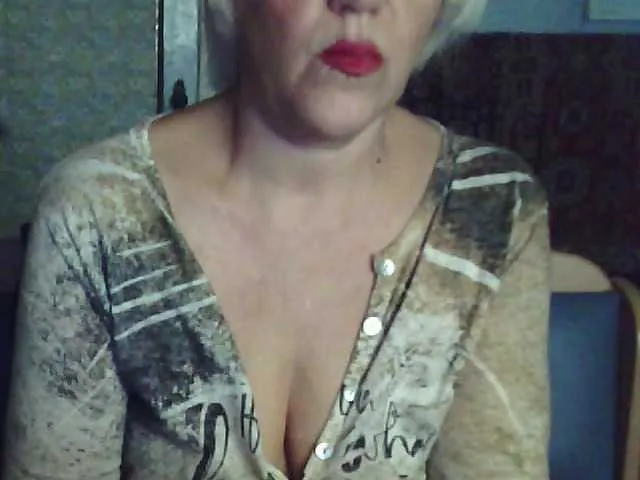 MiraKova – webcam model profile photo Image 10