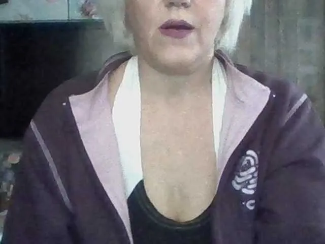 MiraKova – webcam model profile photo Image 19