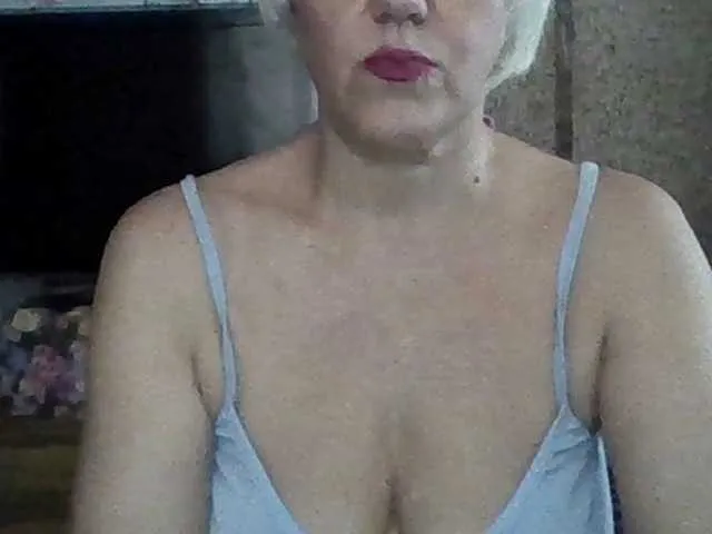 MiraKova – webcam model profile photo Image 2