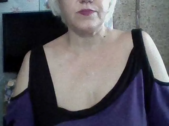 MiraKova – webcam model profile photo Image 6