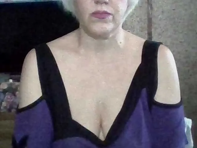 MiraKova – webcam model profile photo Image 7