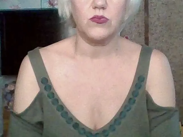 MiraKova – webcam model profile photo Image 8