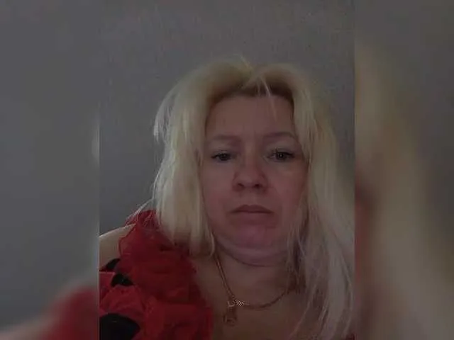 ChloeNova – webcam model profile photo Image 7