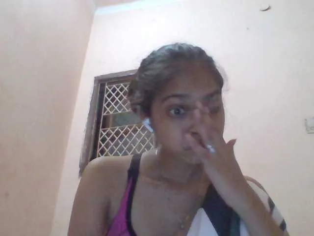 YasmienAtos – webcam model profile photo Image 4