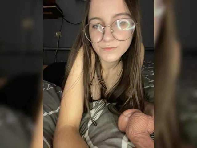 MiraKova – webcam model profile photo Image 14