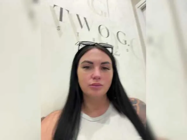 LaraCharm – webcam model profile photo Image 17
