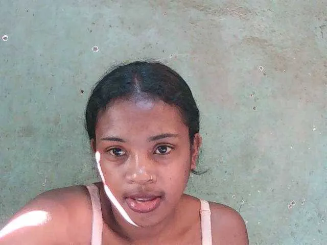 MiraKova – webcam model profile photo Image 10