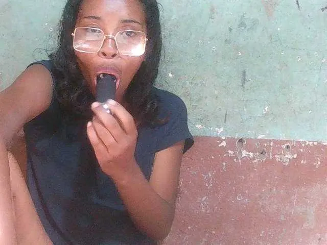 MiraKova – webcam model profile photo Image 11