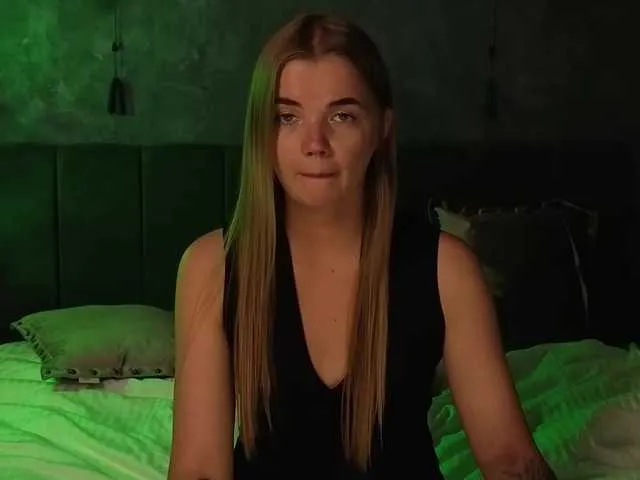 CrystalBarlow – webcam model profile photo Image 3
