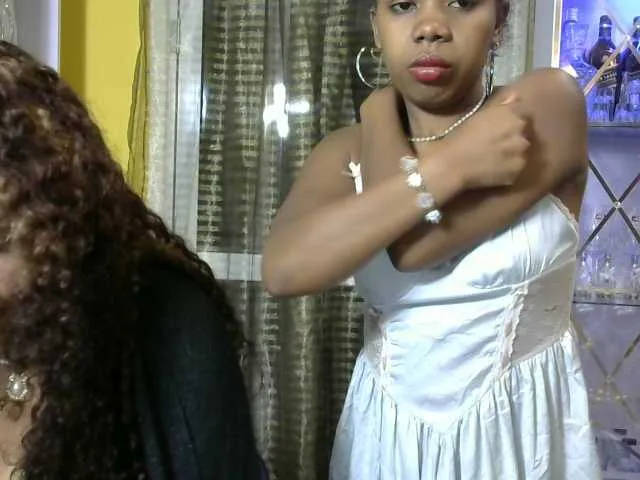 Evie – webcam model profile photo Image 6