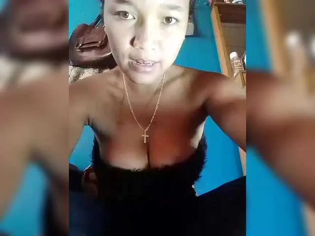 Yiyi-707 – webcam model profile photo Image 16