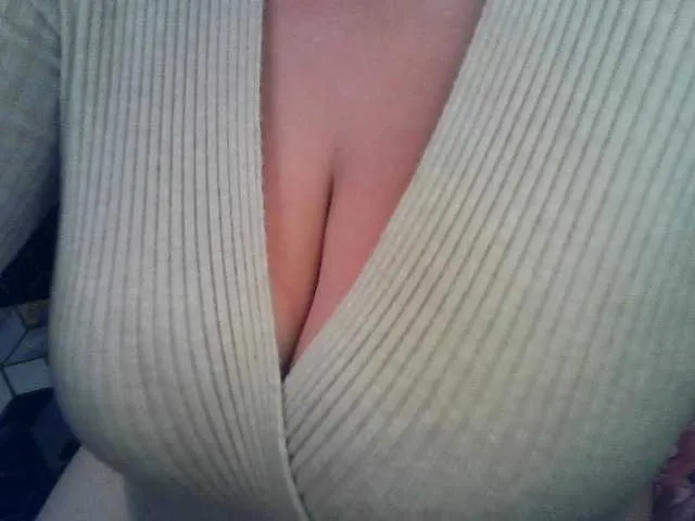 Ellidi – webcam model profile photo Image 11