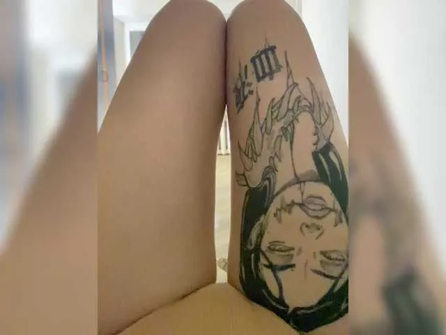 Evie – webcam model profile photo Image 10