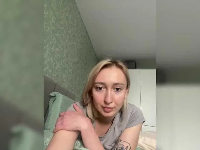 Evie – webcam model profile photo Image 2