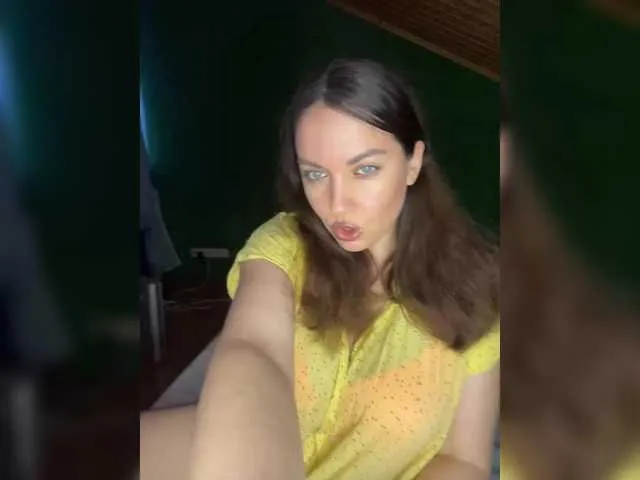 -SweetDi- – webcam model profile photo Image 2
