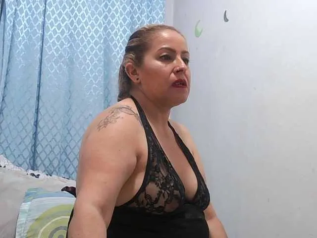 NatashaCeratti – webcam model profile photo Image 3
