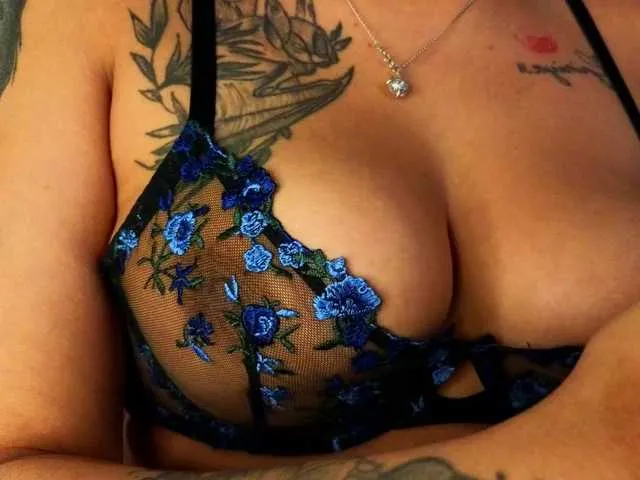 Seline – webcam model profile photo Image 2