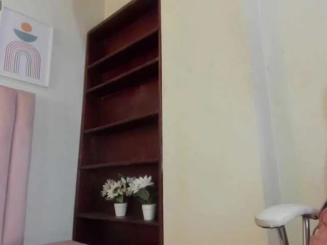 LeslyAnderson – webcam model profile photo Image 2