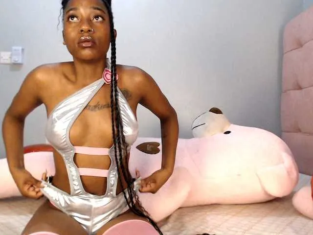 Yamajca – webcam model profile photo Image 17