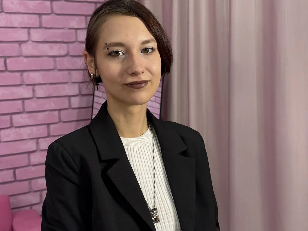 AlisaWinsor – webcam model profile photo