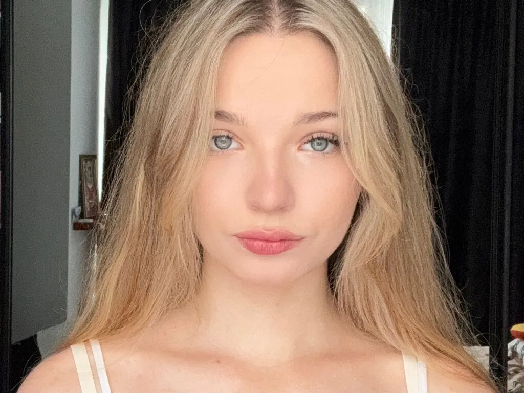 CleliaGoel – webcam model profile photo