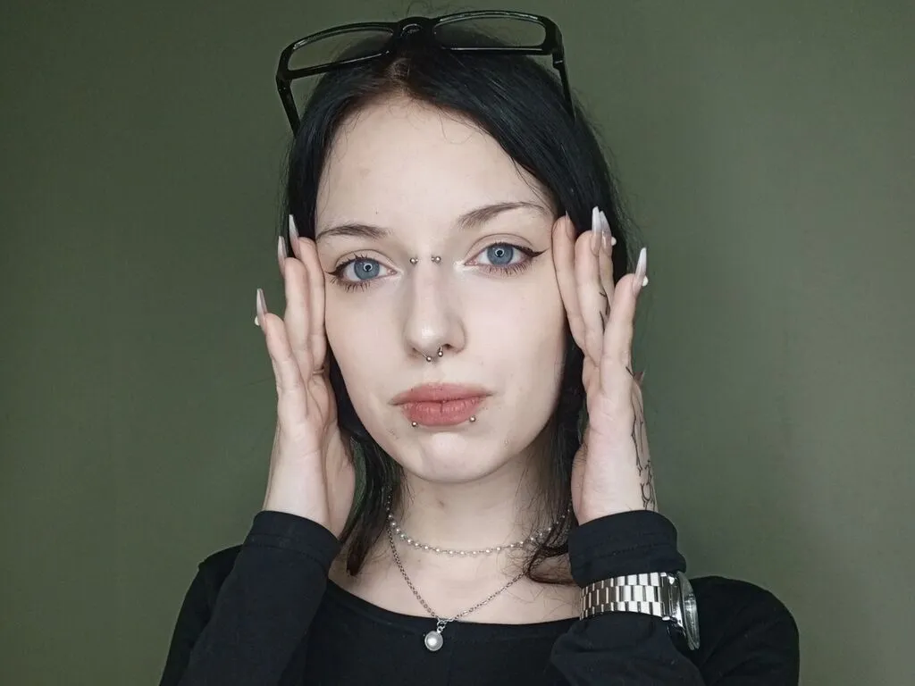 DarlineBradwell's Thumb Image