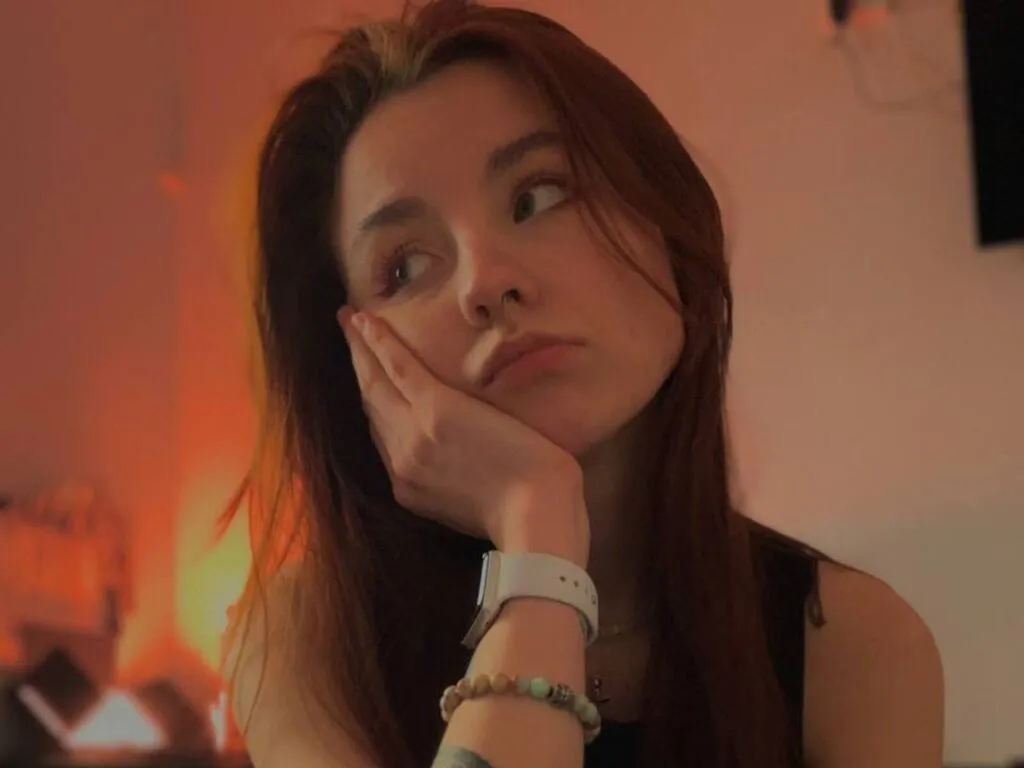 DivinaGazza – webcam model profile photo