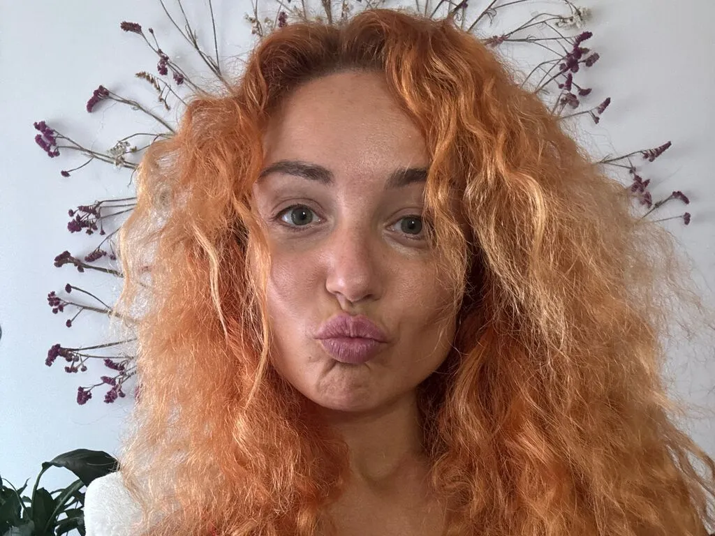 Emelyi – webcam model profile photo