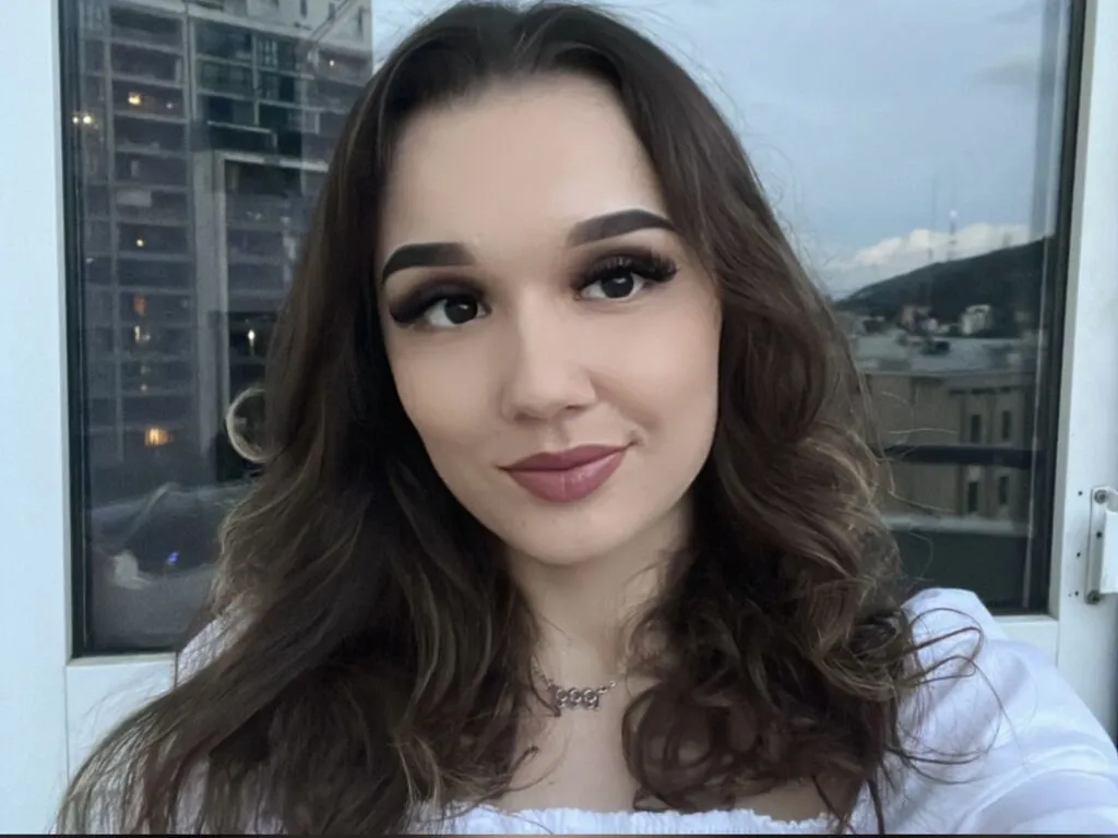 LiaBright – webcam model profile photo