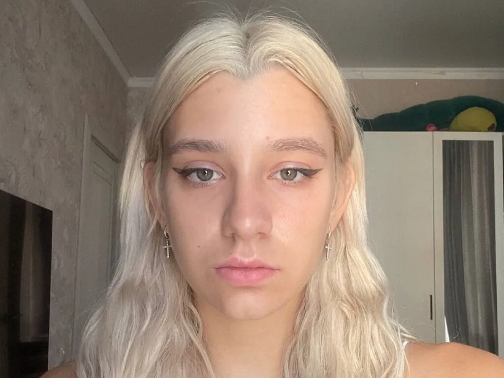 LynelleDome – webcam model profile photo