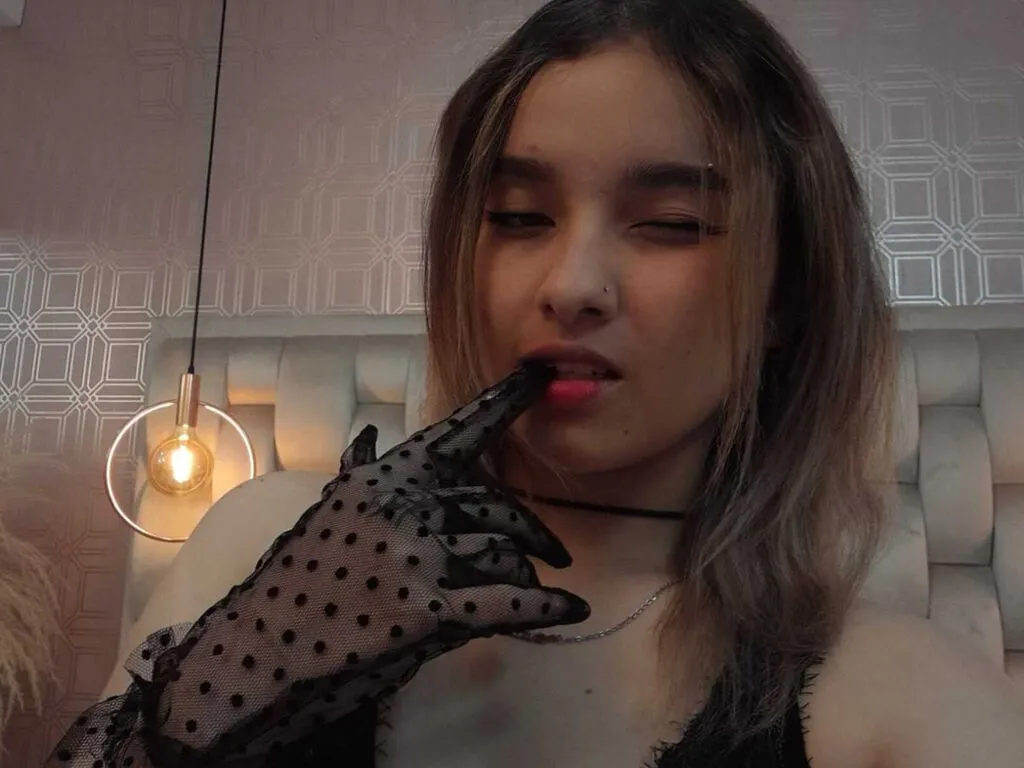 MiaSuzette's Thumb Image
