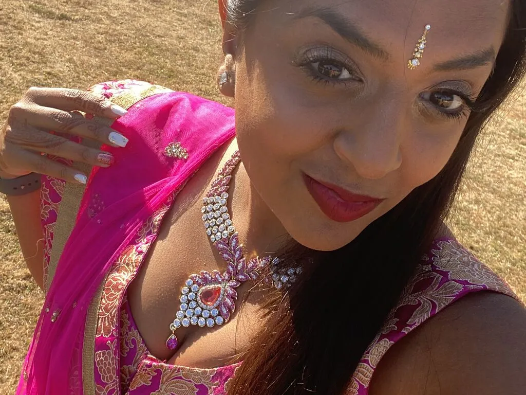 ShivaniJohal – webcam model profile photo